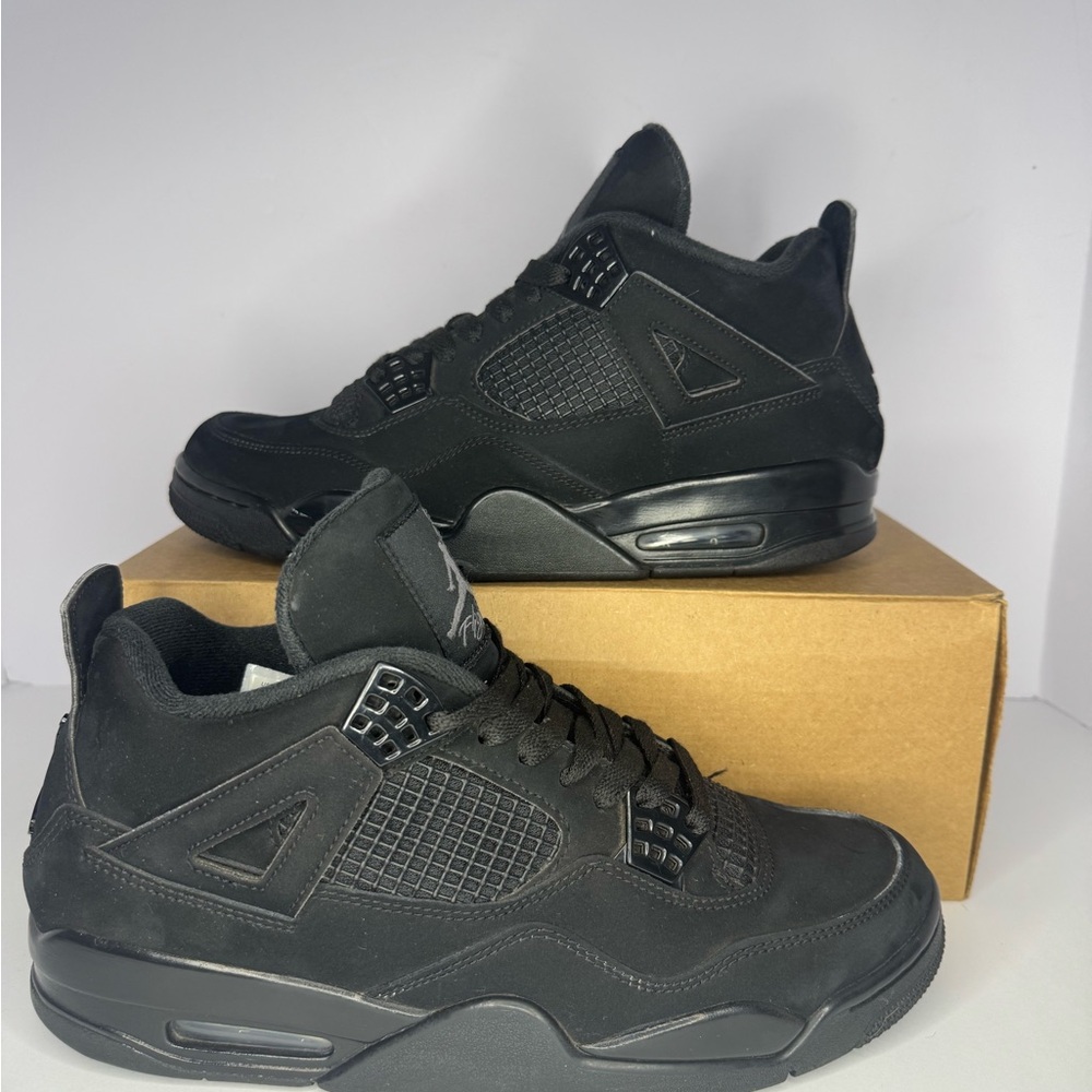 Jordan 4 “Black Cat” – 10M – Lightly Used